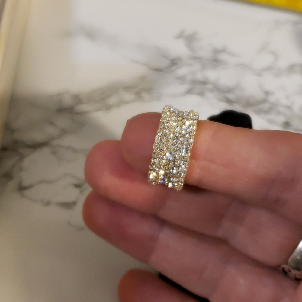 Gorgeous pave band ring with cz all around. New! Sz 5.5 - Picture 2 of 4